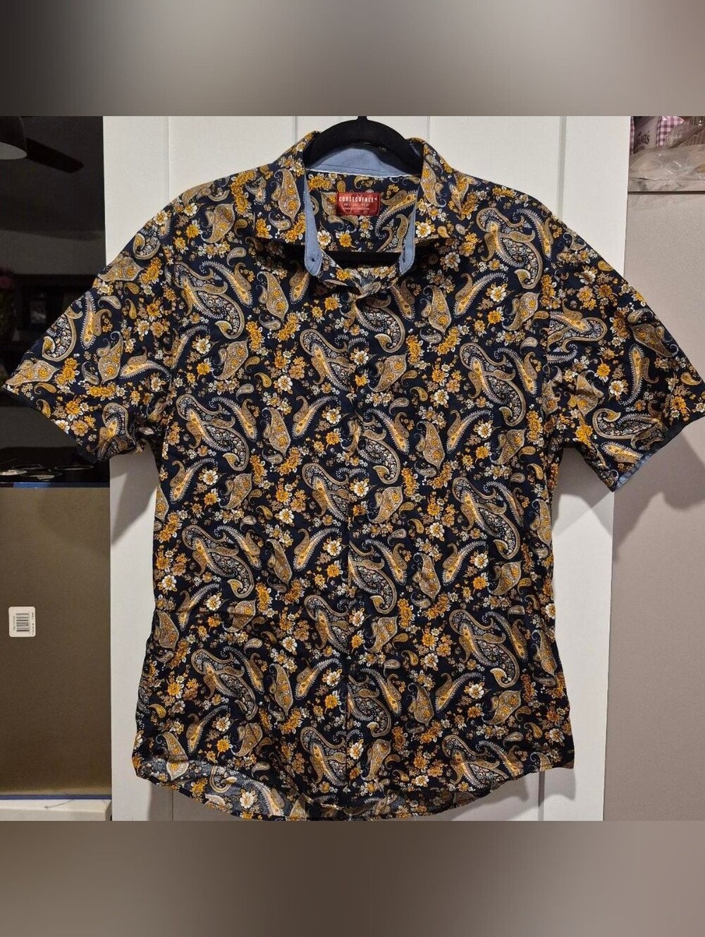Casual Men's Paisley Button-Down Shirt in Black & Gold